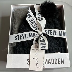 Steve Madden beanie and scarf gift set NWT